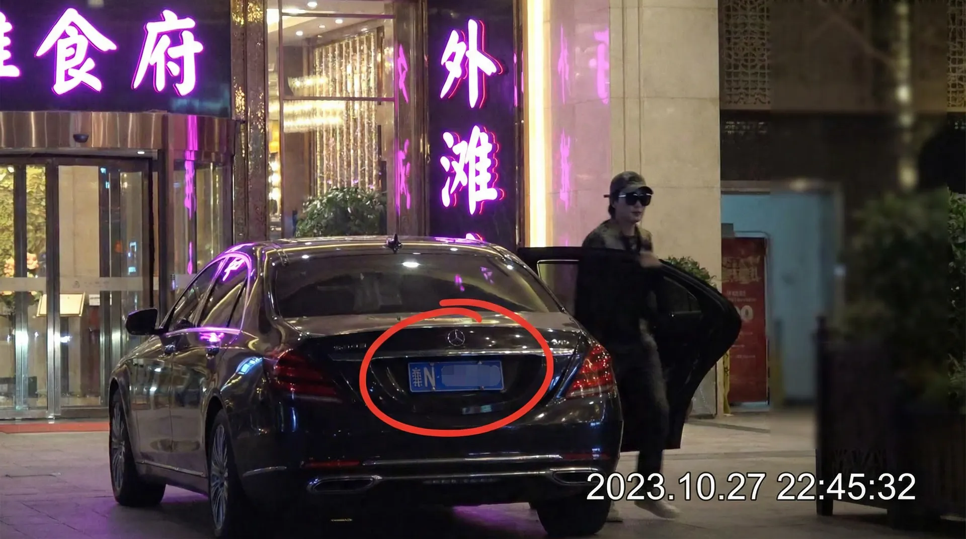 博业体育平台娱乐 - 豪车餐厅外偷拍